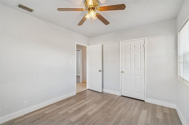 Building Photo - 5409 S Lois Ave