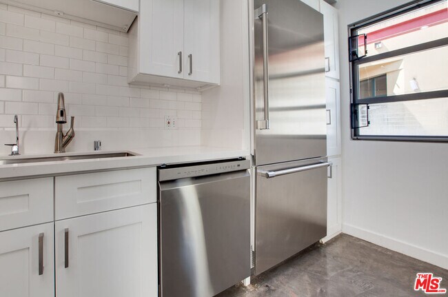 Building Photo - 1358 4th St
