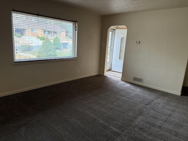 Building Photo - Charming 3 bed/2 bath house in the Heart o...