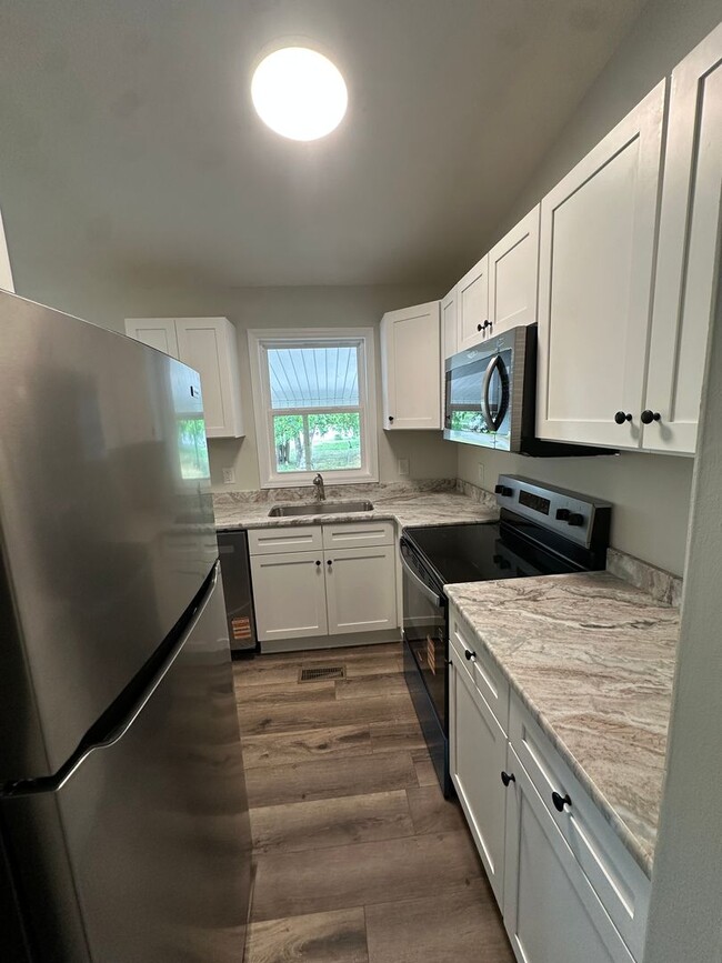 Building Photo - 446 Cape Fear Blvd