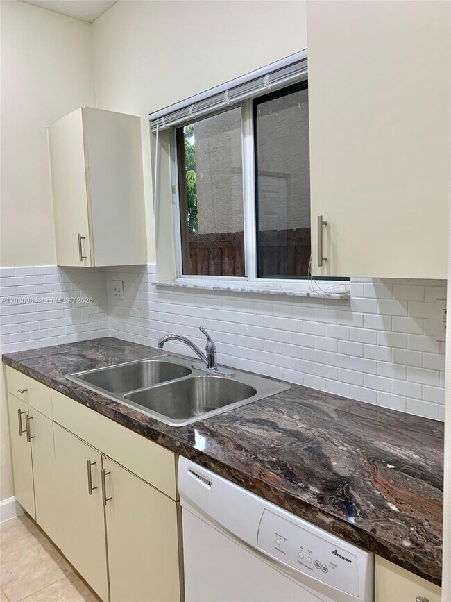 Building Photo - 2536 NE 41st Ave