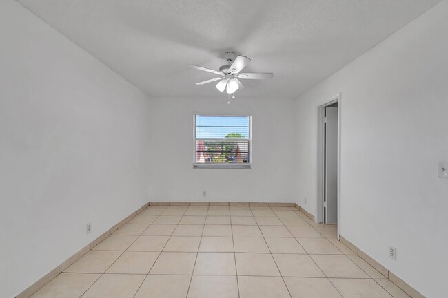 Building Photo - 8431 Royal Palm Blvd