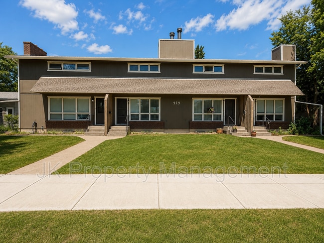 Building Photo - 919 1st Ave SW