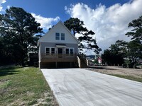 Building Photo - House in Wanchese - Canal front!