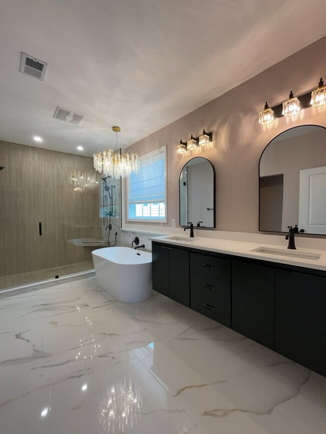 Building Photo - 373 Whispering Breeze Ln