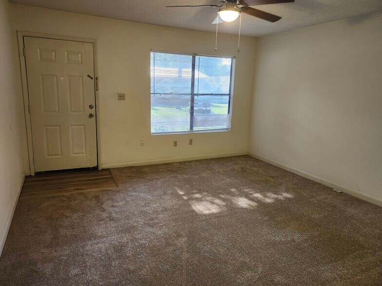 Living room - 25C 6th St