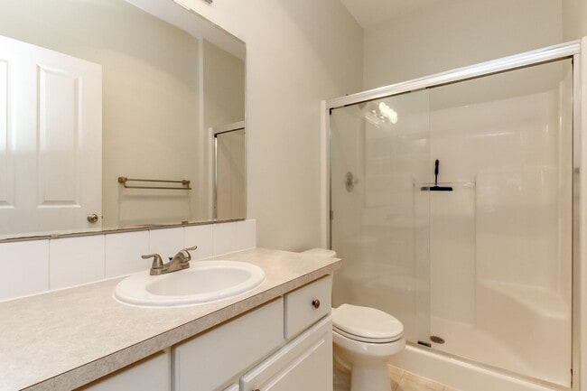 Building Photo - Low maintenance condo living in DuPont