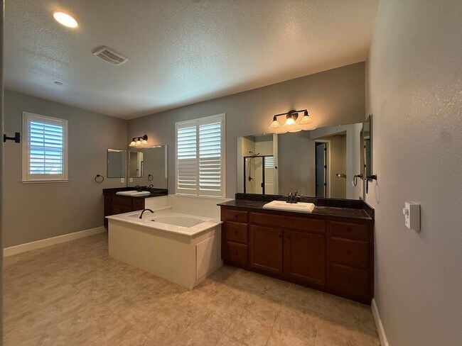 Building Photo - Four Bedroom West Roseville Home