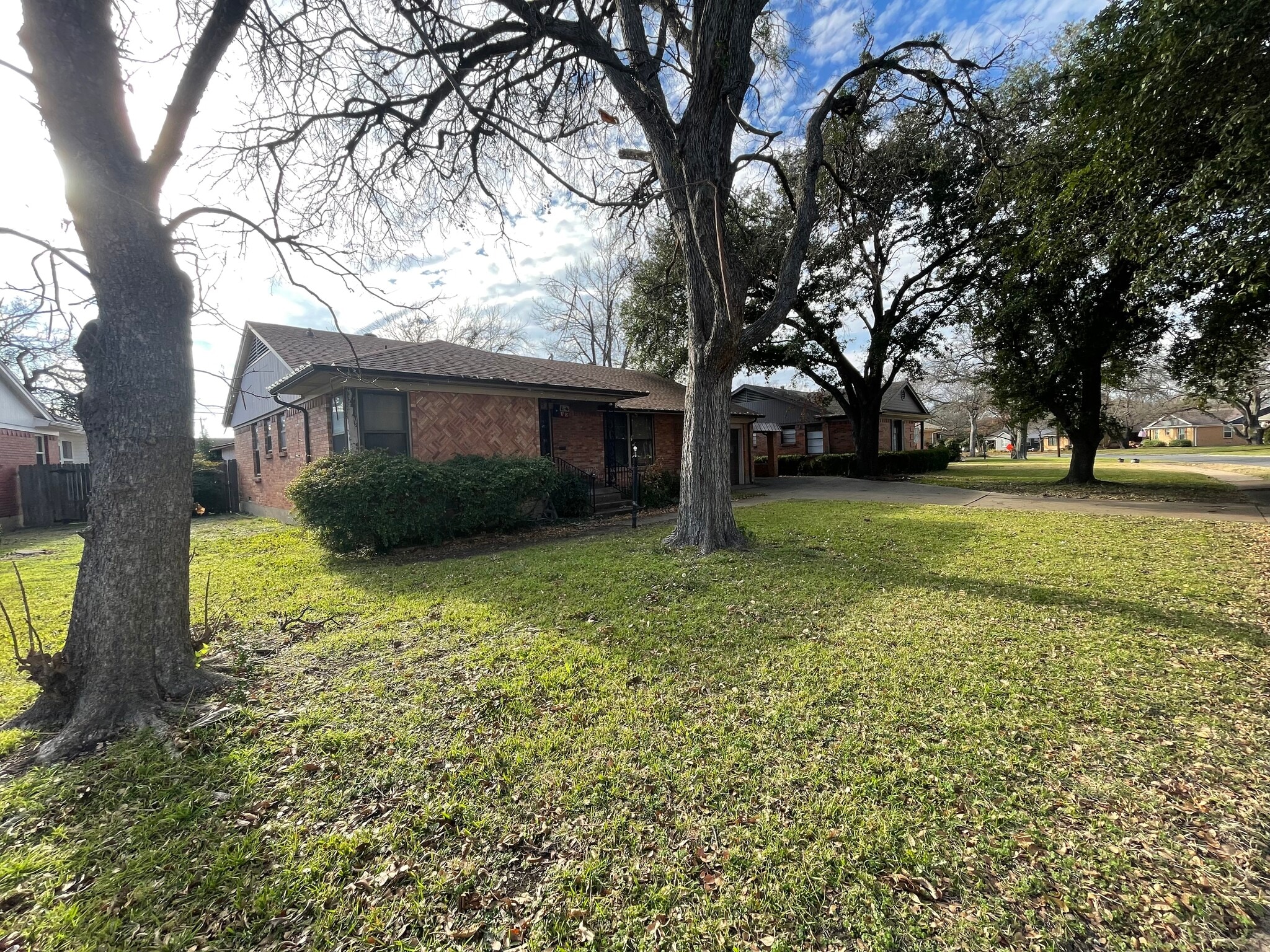 Lots of space for your children to play in a quiet neighborhood! - 1848 Swan Dr