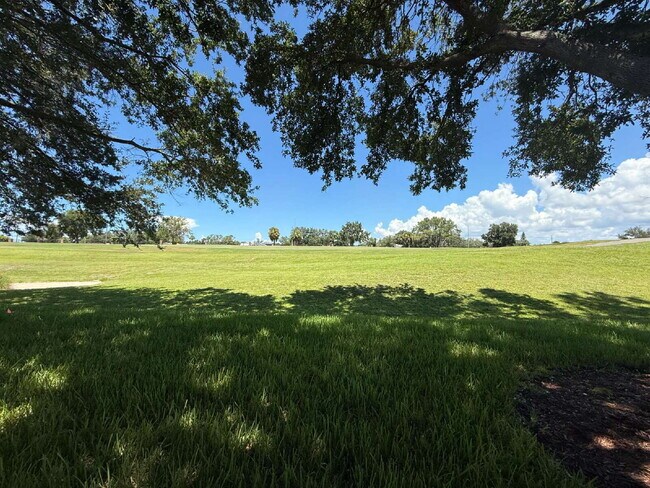 Building Photo - Heritage Pines active 55+ community 2/2 villa