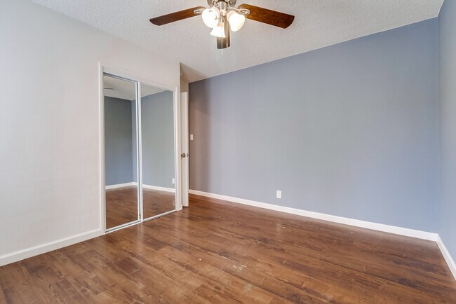 Building Photo - 2485 Venice Blvd  Venice Blvd Apartment