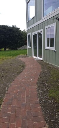 Building Photo - Diamond Point Gem