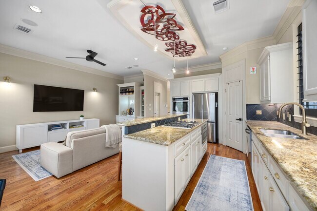 Building Photo - 1312 Crocker St