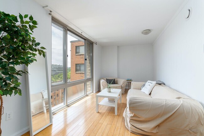 Building Photo - Sunny 2 BR at Claridge House Coop