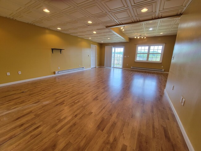 Building Photo - 3 bedroom, 2.5 bath Townhome - Available 0...