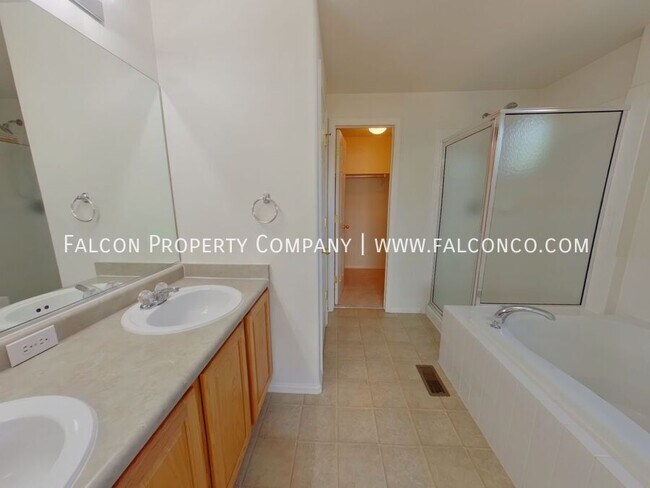 Building Photo - 6536 Graymont Dr