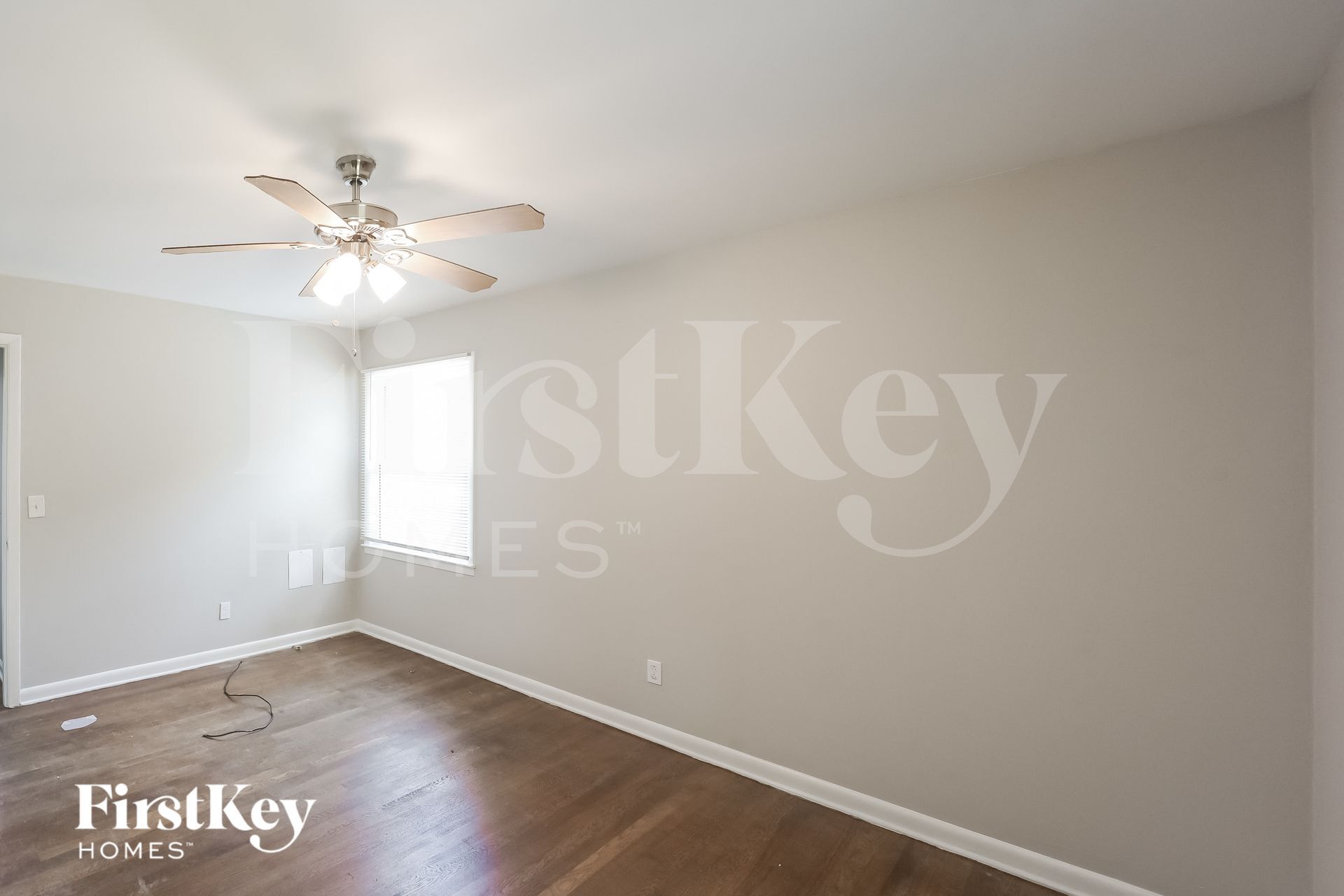 Building Photo - 642 Roxbury Dr