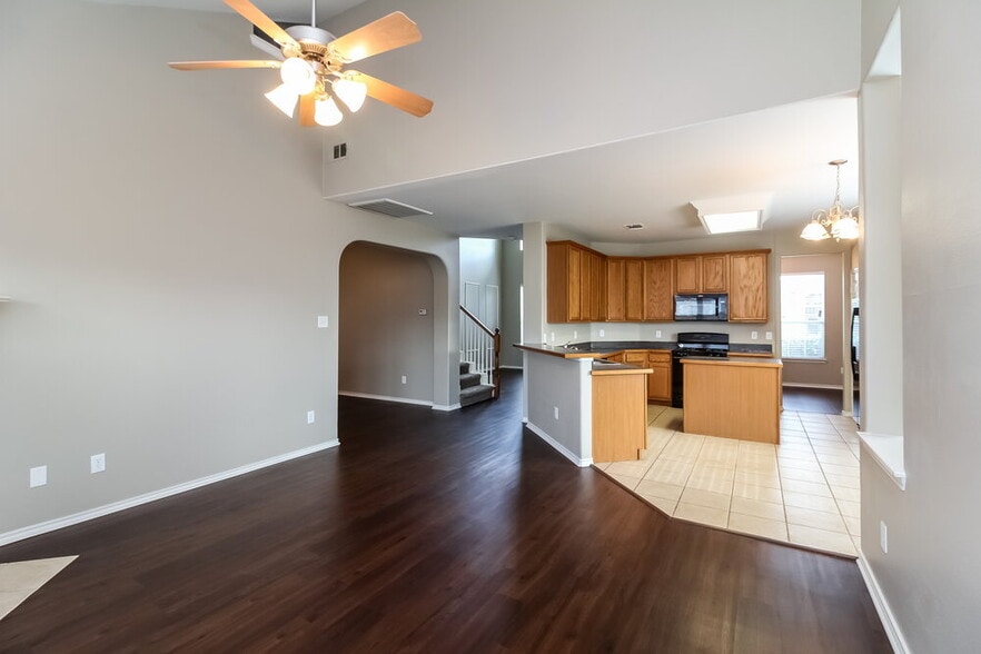Building Photo - 1204 Seneca Pl