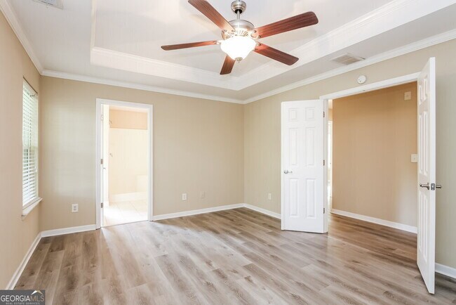 Building Photo - 906 Lakeside Ct