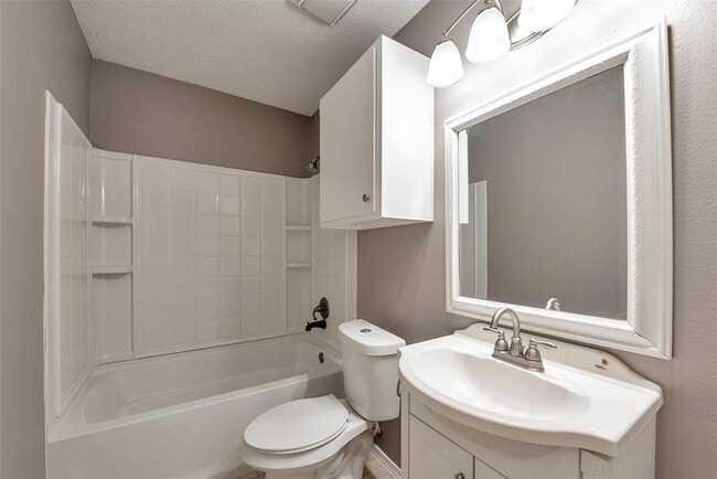 Building Photo - 20110 Misty Pines Dr