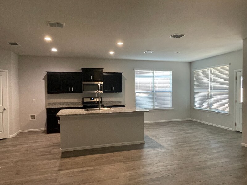 Building Photo - 9025 Eagles Landing Dr