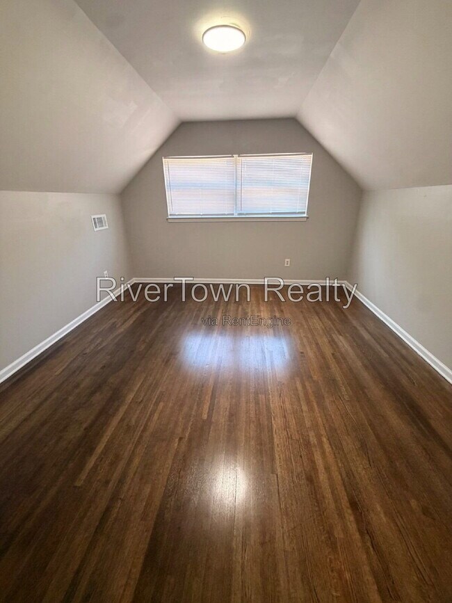 Building Photo - 2884 Spring Hill Dr