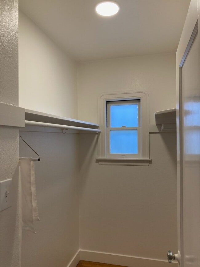 Building Photo - **Cute Home in SRJC Area!!**