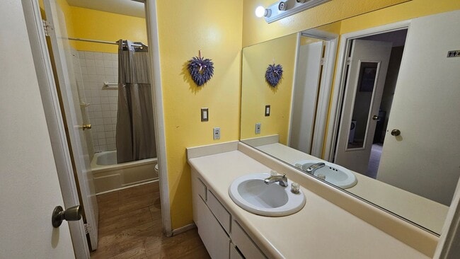 Building Photo - PARTIALLY FURNISHED 3 BEDROOM TOWNHOME NEAR CHINATOWN & STRIP