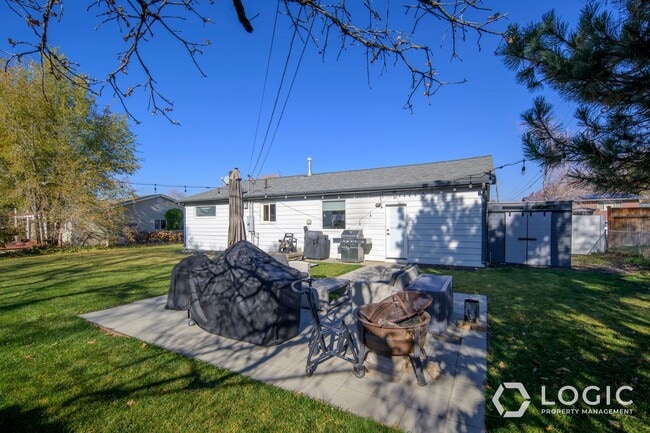 Building Photo - 3070 E 7070 S