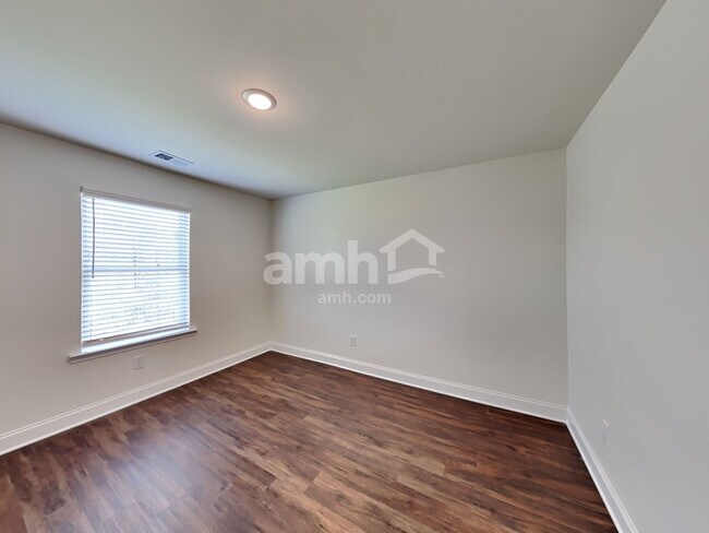 Building Photo - 216 Willow Ln