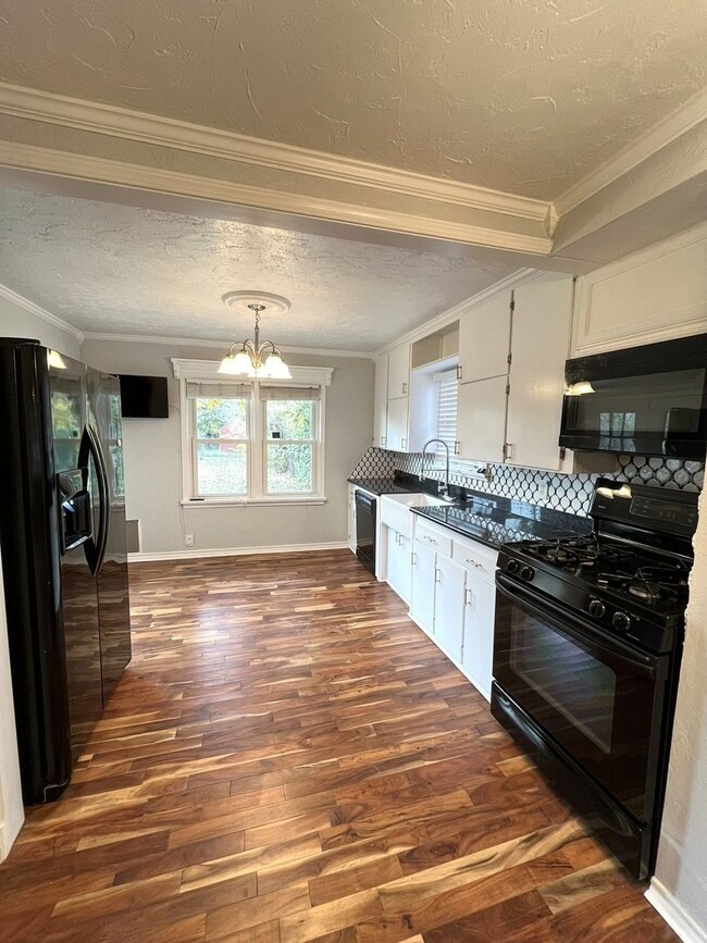 Building Photo - Cute 2 Bed 1 Bath in the Steve Pennington Addn