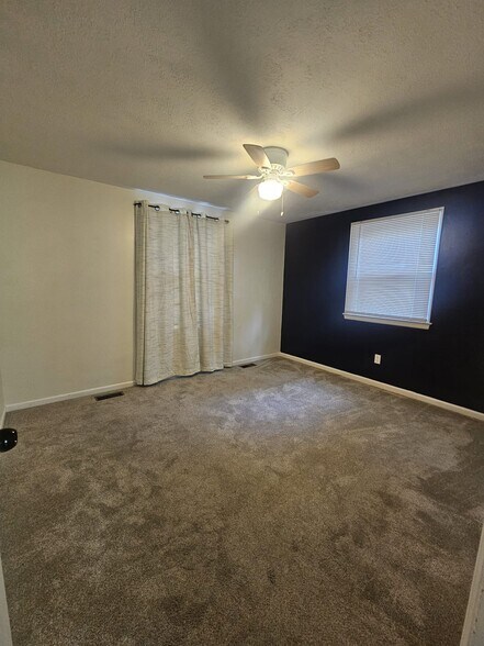 Building Photo - 259 Lakeview Dr