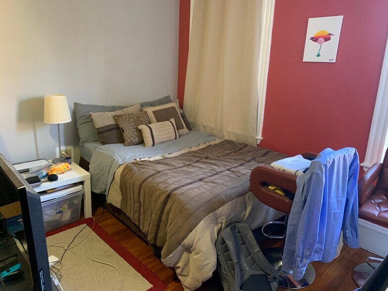 Building Photo - 72 Revere St