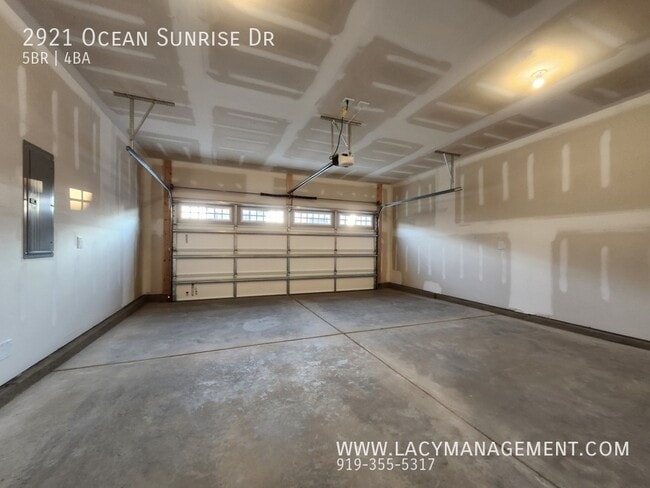 Building Photo - 2921 Ocean Sunrise Dr