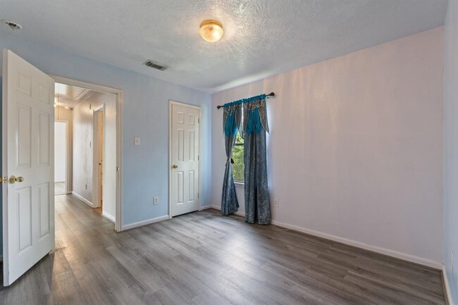 Building Photo - 14072 Broken Arrow Dr