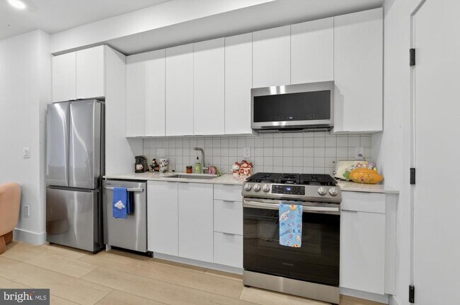 Building Photo - 2007 Cambridge St