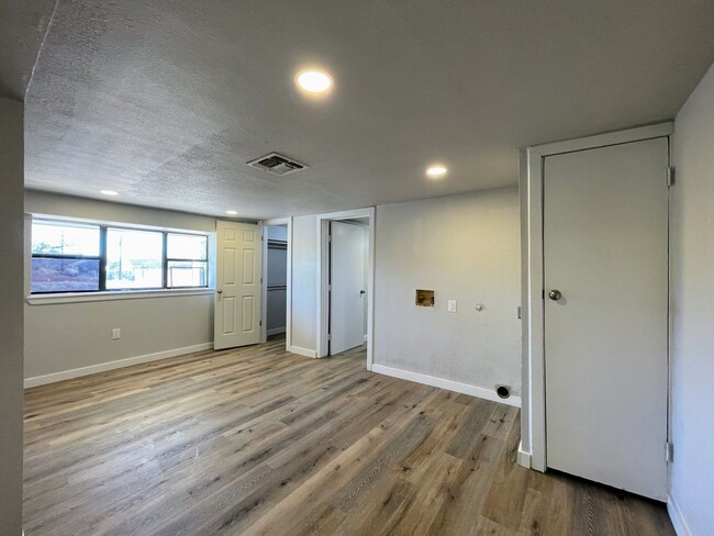 Building Photo - Built-Strong Big?Spring Residence – Durability Meets All-Season Comfort