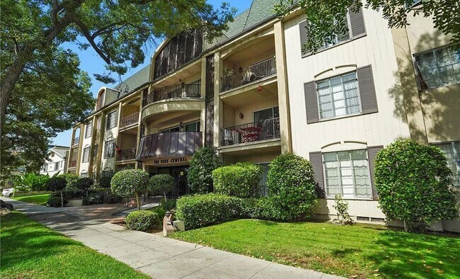 Building Photo - 215 N Kenwood St