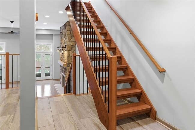 Building Photo - 709 Clyde St