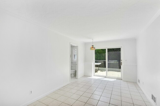 Building Photo - 516 Knickerbocker Rd