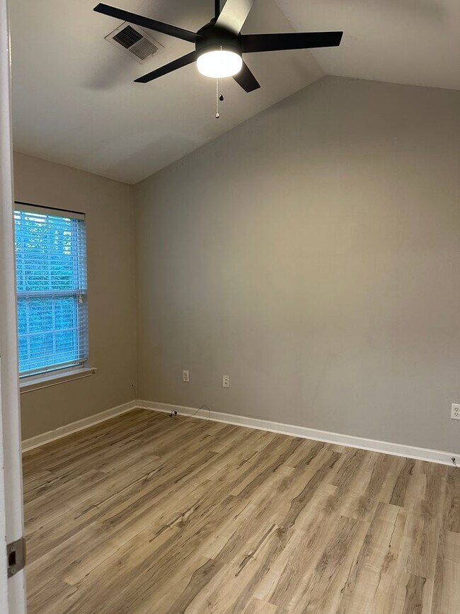 Building Photo - 3 Bedroom 2.5 Bath Townhome in Pooler