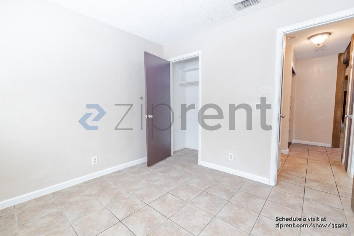 Building Photo - 10978 Hirschfeld Way