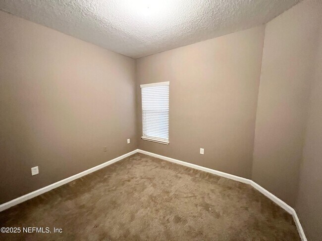 Building Photo - 8210 Green Parrot Rd