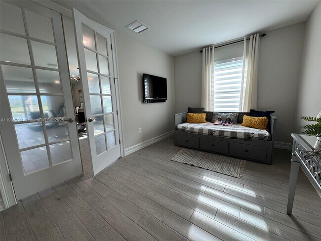 Building Photo - 44448 Palm Frond Dr