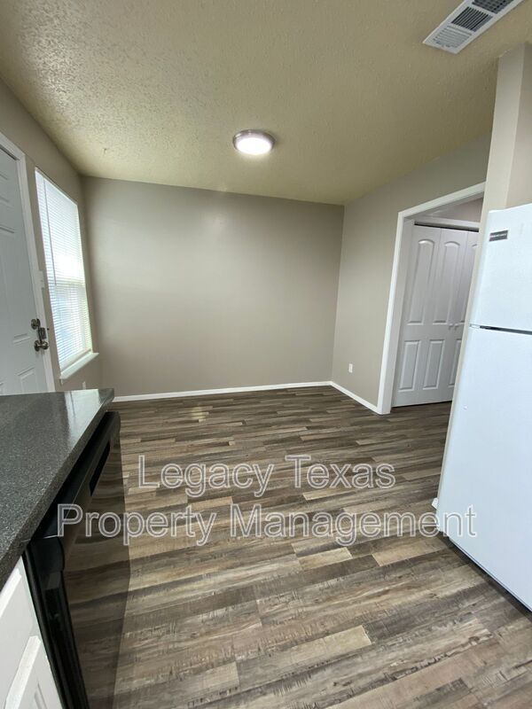 Building Photo - 1409 Courtney Pl