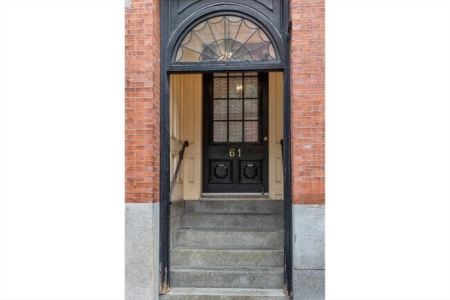 Building Photo - 61 W Cedar St