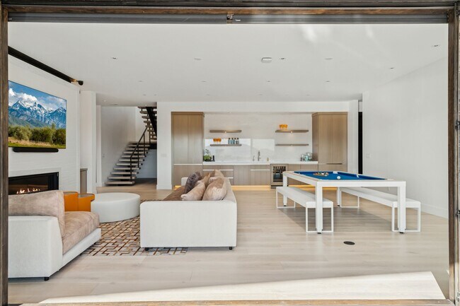 Building Photo - 3404 Wapiti Cyn Rd