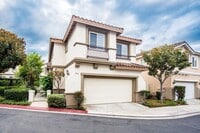 Building Photo - Make this your home