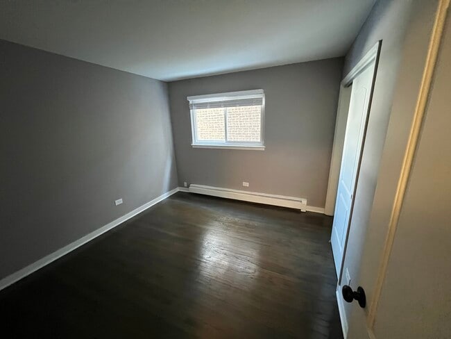 Building Photo - 4801 N Ridgeway Ave