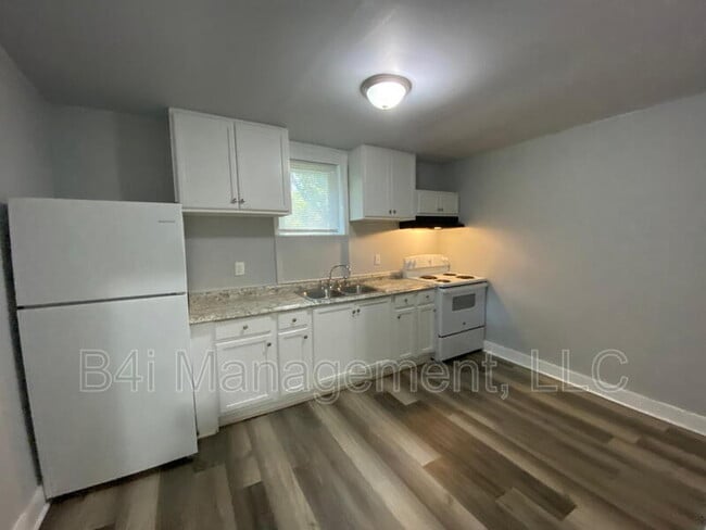 Building Photo - 513 N 13th St